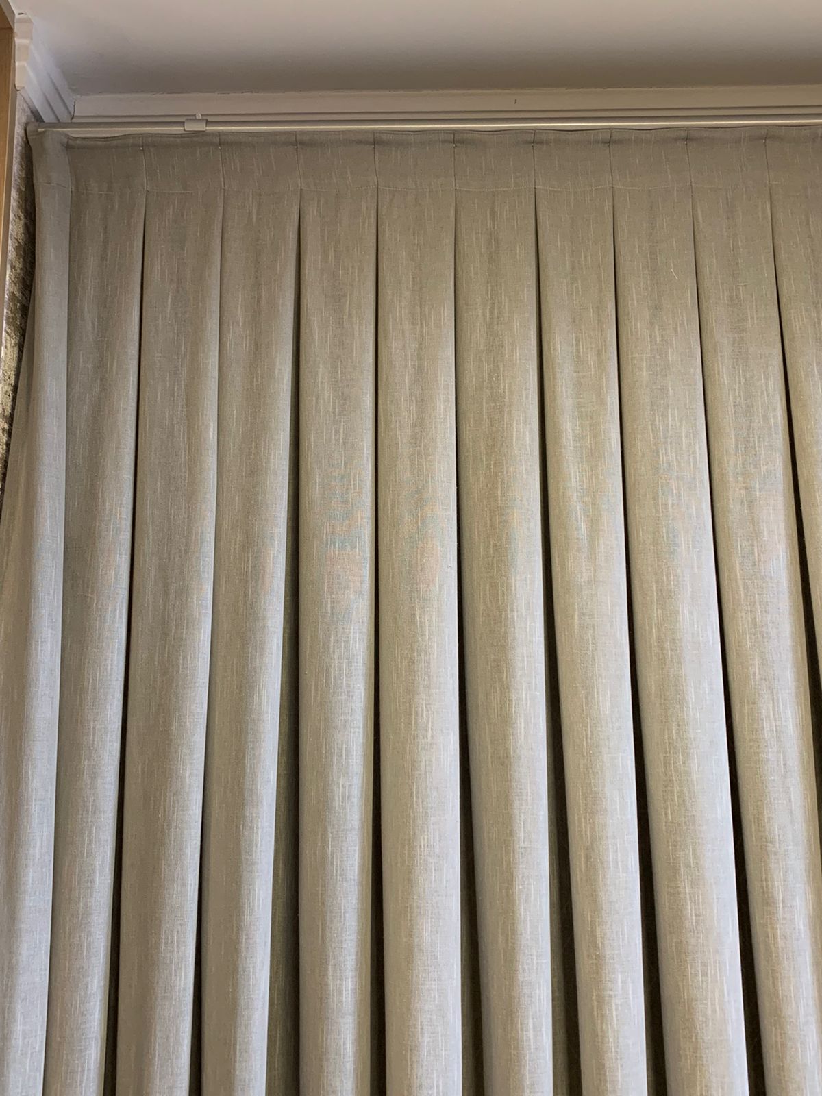 Decora Wall: Cortinas Sob Medida e Instalação